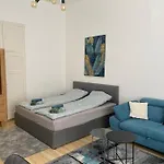 Blue Danube Downtown With Free Parking Апартаменты
