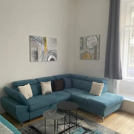 Daire Blue Danube Downtown With Free Parking
