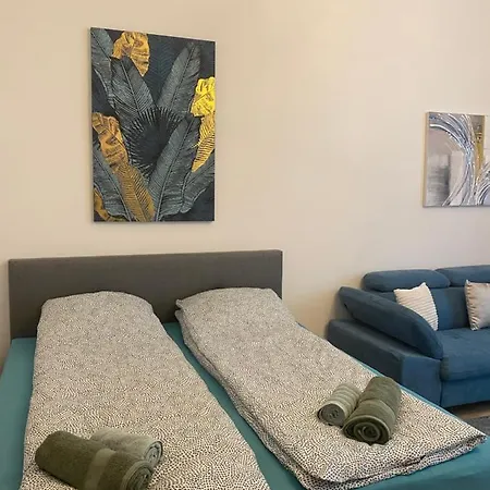 Daire Blue Danube Downtown With Free Parking *